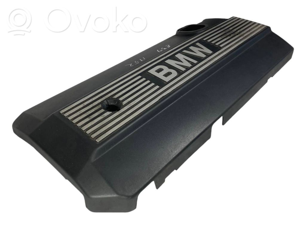 Dzinēja pārsegs (dekoratīva apdare)