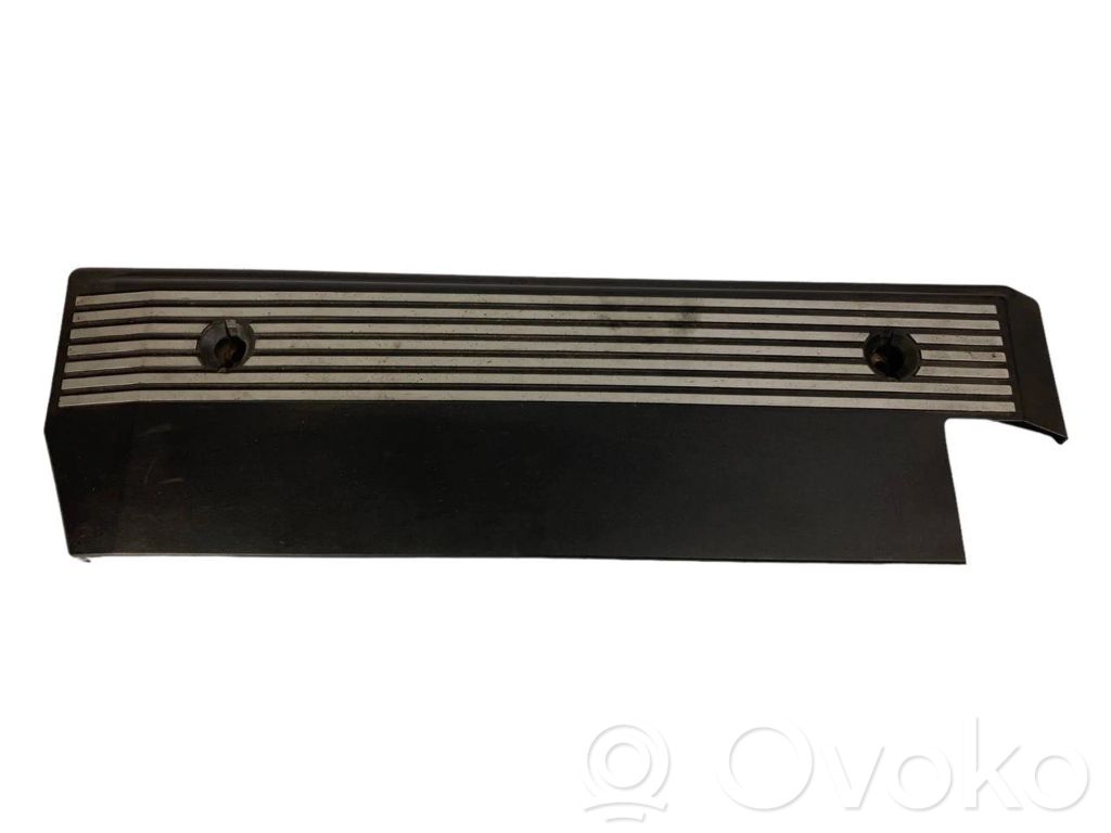 Dzinēja pārsegs (dekoratīva apdare)