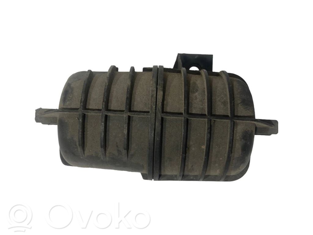 Vacuum air tank