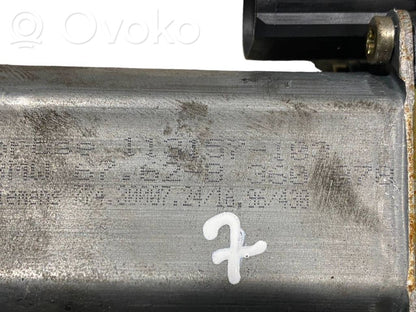 Priekšpusē elektriskā loga pacelšanas mehānisma komplekts