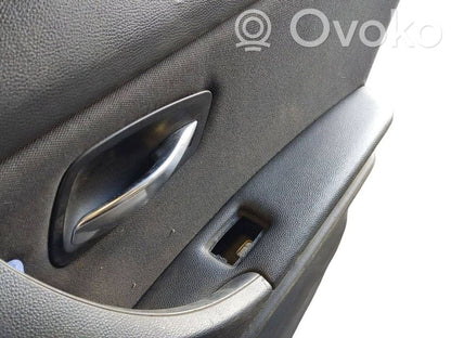 Apšuvums aizmugurējām durvīm