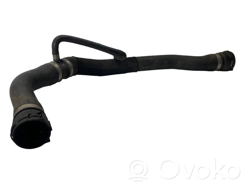 Caurulīte (-es) / šļūtene (-es)