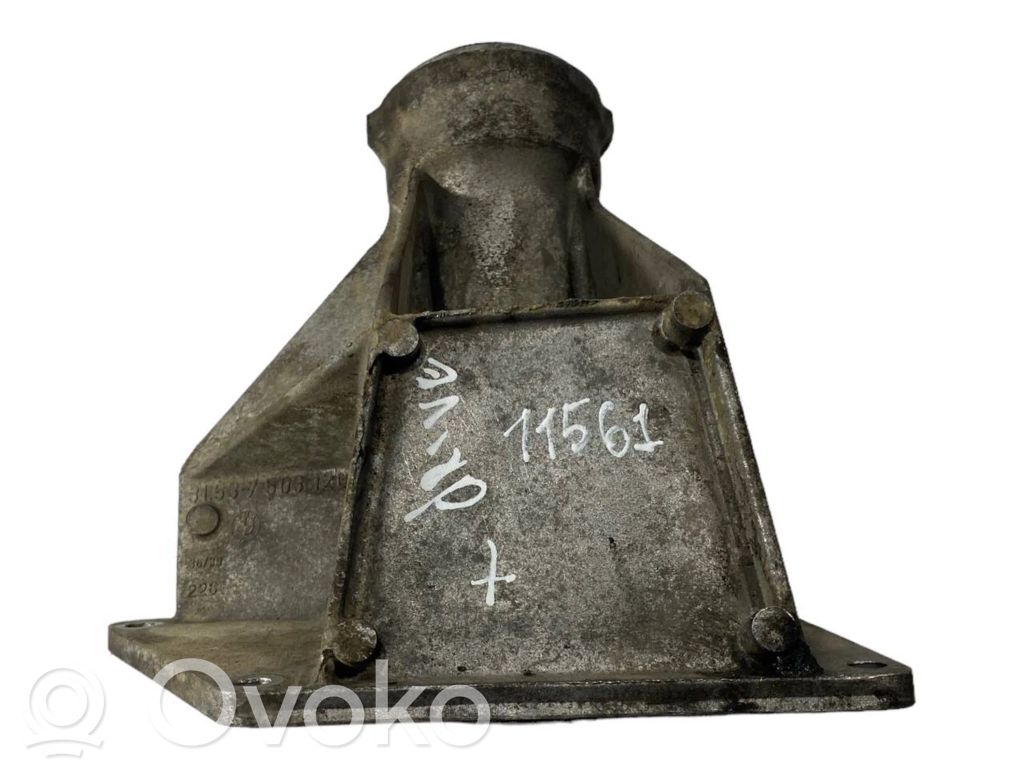 Кронштейн подшипника полуосевой муфты