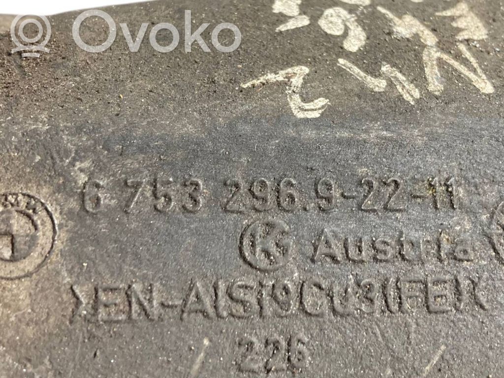 Engine mounting bracket