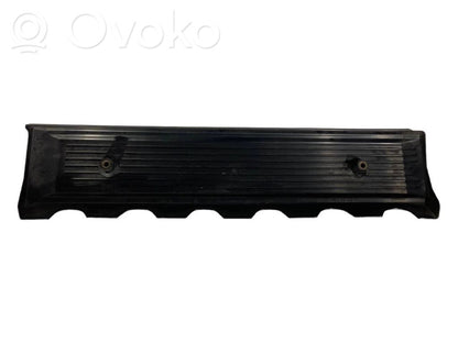 Dzinēja pārsegs (dekoratīva apdare)