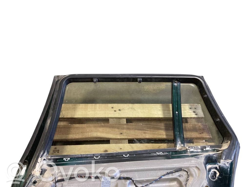 Aizmugurējās durvis