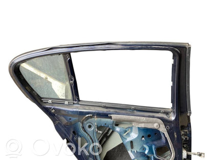 Aizmugurējās durvis