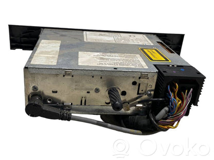 Radio / CD/DVD atskaņotājs / navigācija