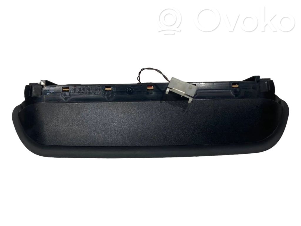 Papildu bremžu signāla lukturis