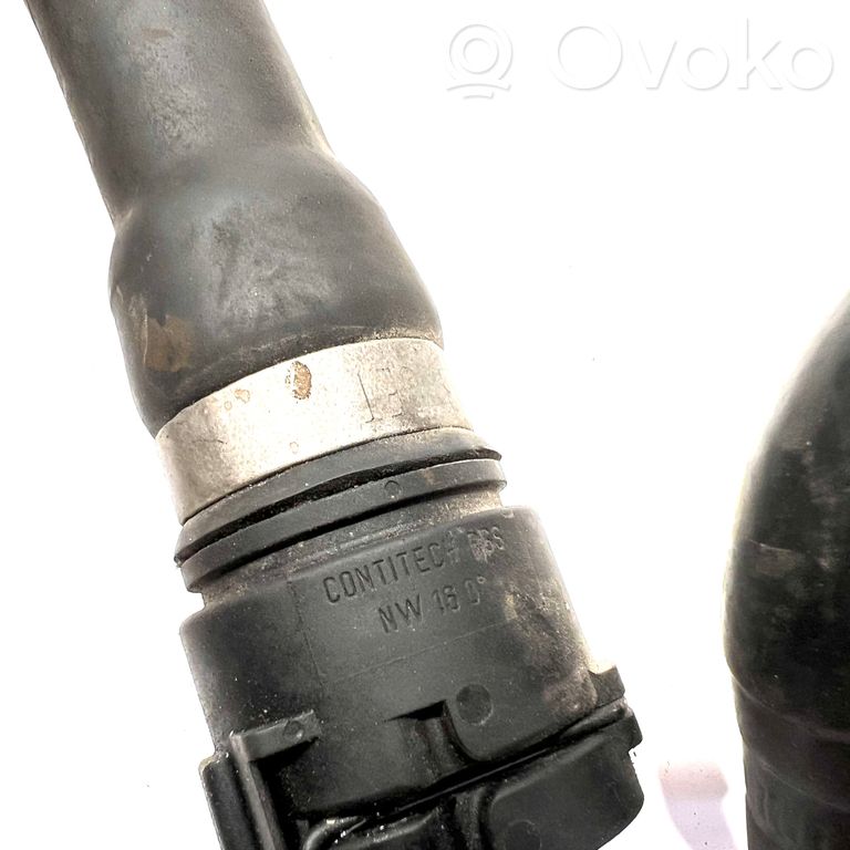 Caurulīte (-es) / šļūtene (-es)