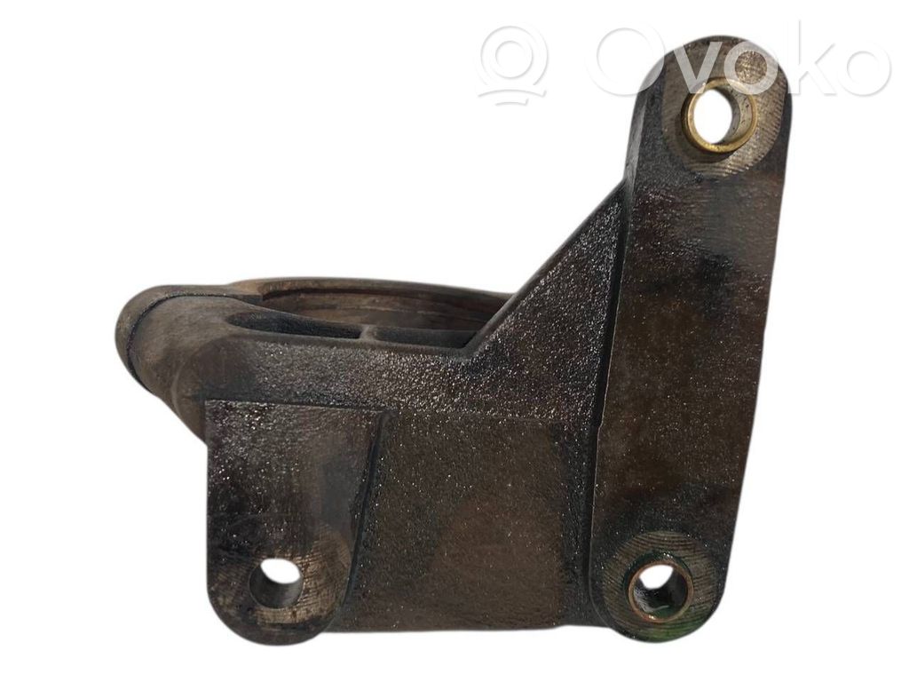 Pusass sakabes gultņa stiprinājums