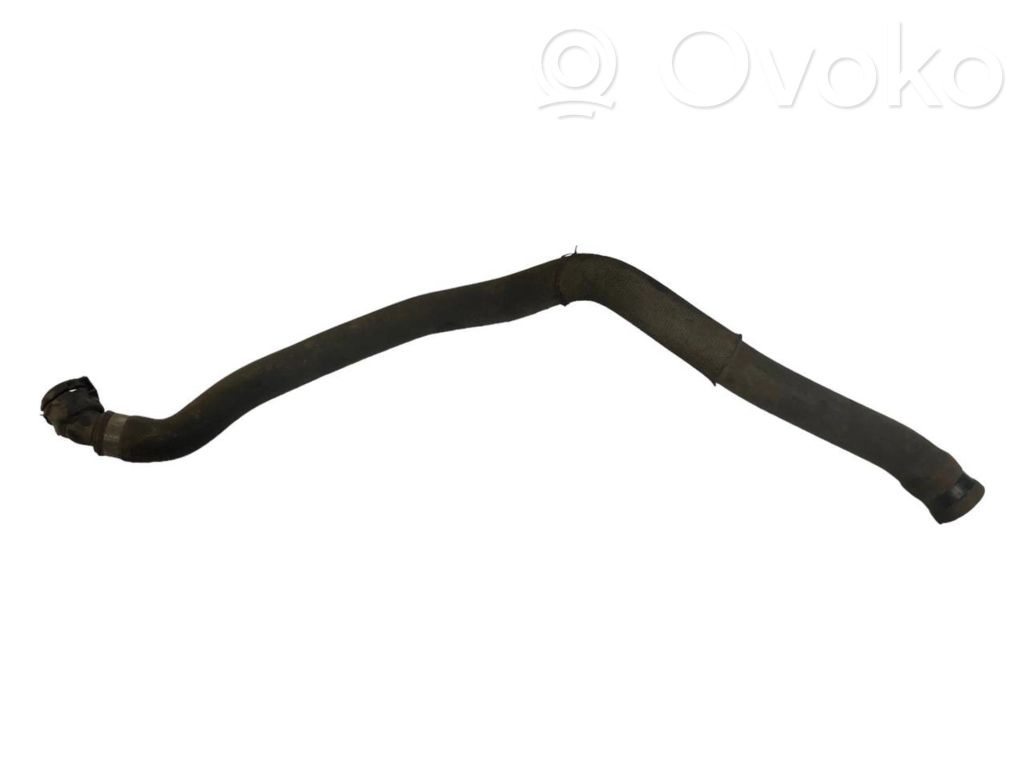 Caurulīte (-es) / šļūtene (-es)