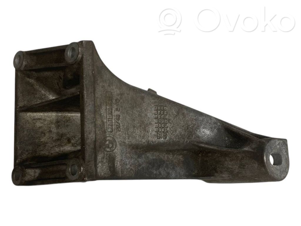 Engine mounting bracket