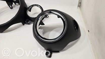 Paneļa dekoratīvās apdares vairogs (centrālais)