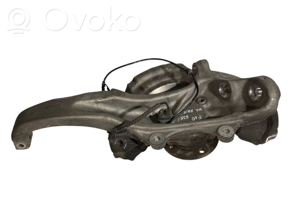 Priekšējā riteņa rumbas vārpstas šarnīrs (stupica, capfa)