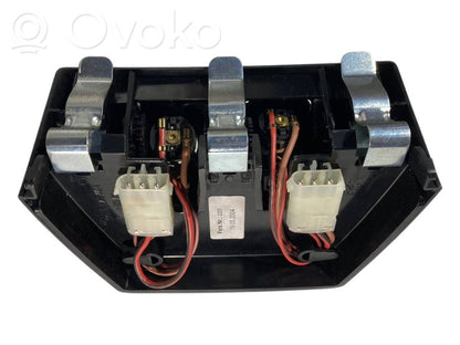 12 V ligzda (aizmugure)
