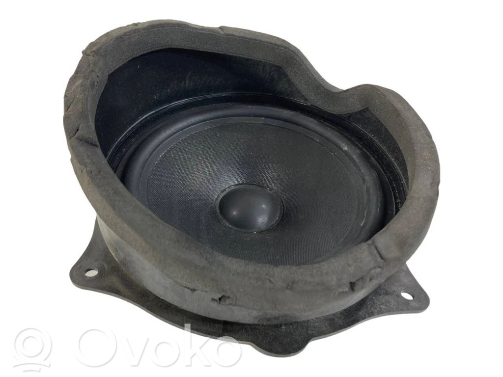 Speaker(s) in front door