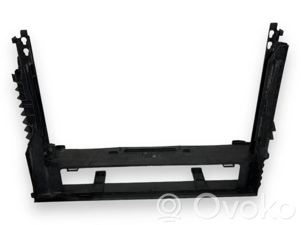 Нижняя часть радиаторной панели (телевизора)