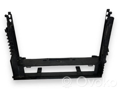 Нижняя часть радиаторной панели (телевизора)