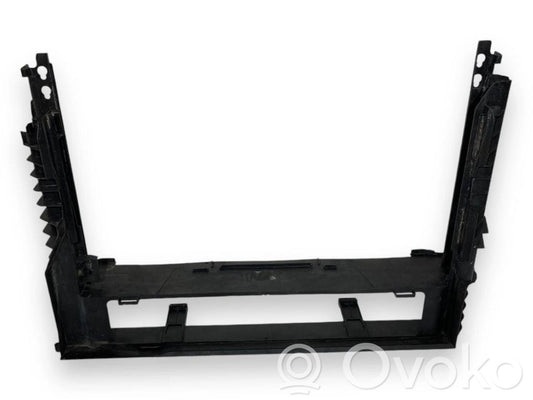 Нижняя часть радиаторной панели (телевизора)