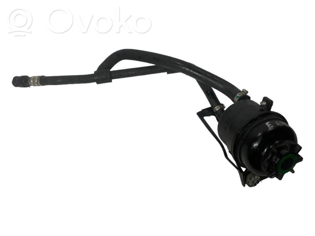 Stūres pastiprinātāja šķidruma tvertne