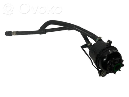 Stūres pastiprinātāja šķidruma tvertne