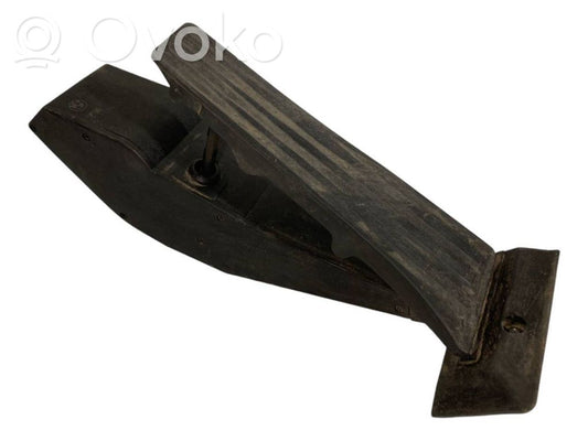 Педаль акселератора