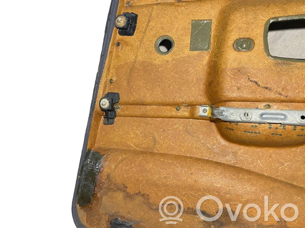 Apšuvums aizmugurējām durvīm