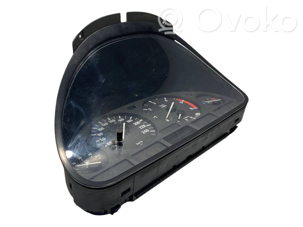 Speedometer (in the instrument panel)