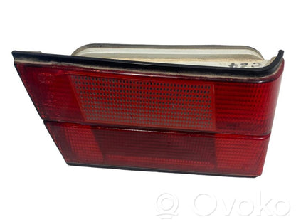 Aizmugurējais lukturis pārsegā