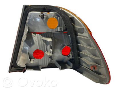 Aizmugurējais lukturis virsbūvē