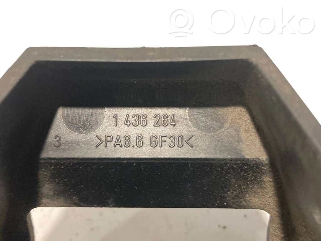 Radiator(s) holder/bracket