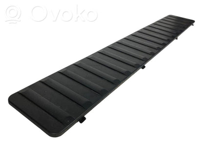 Apakšējā dekoratīvā apdare