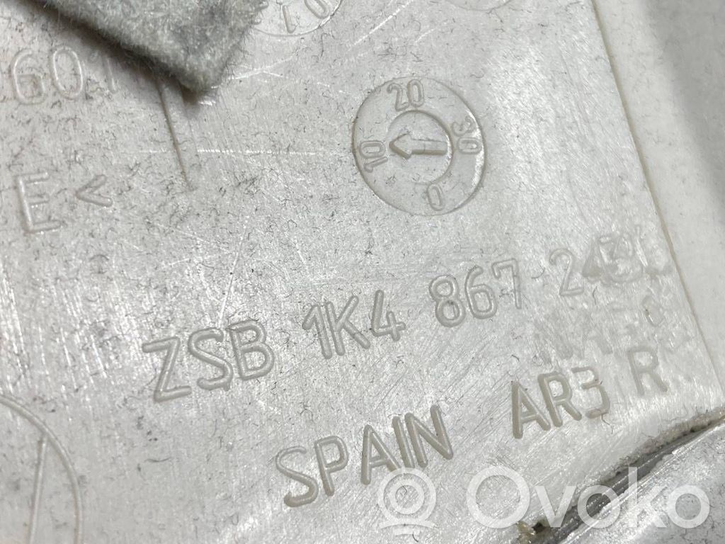 (B) statņa dekoratīvā apdare (augšdaļa)