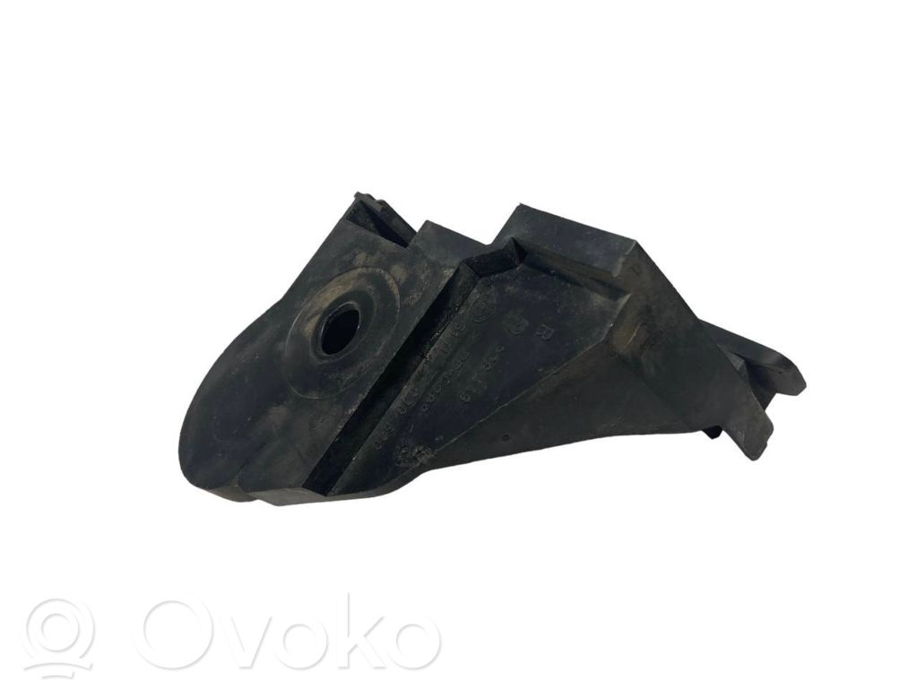 Priekšpusē bampera turētājs