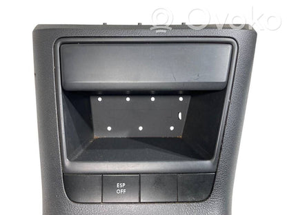 Ātrumu pārslēgšanas sviras dekoratīvā apdare (plastmasas)