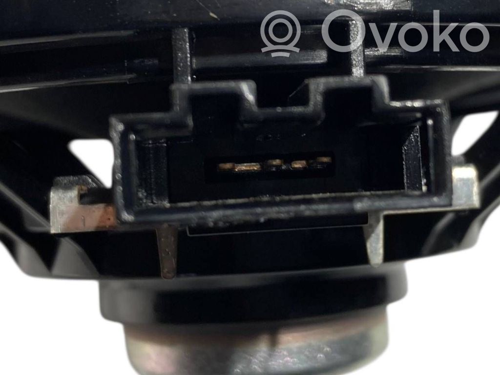 Skaļrunis (-i) priekšējās durvīs