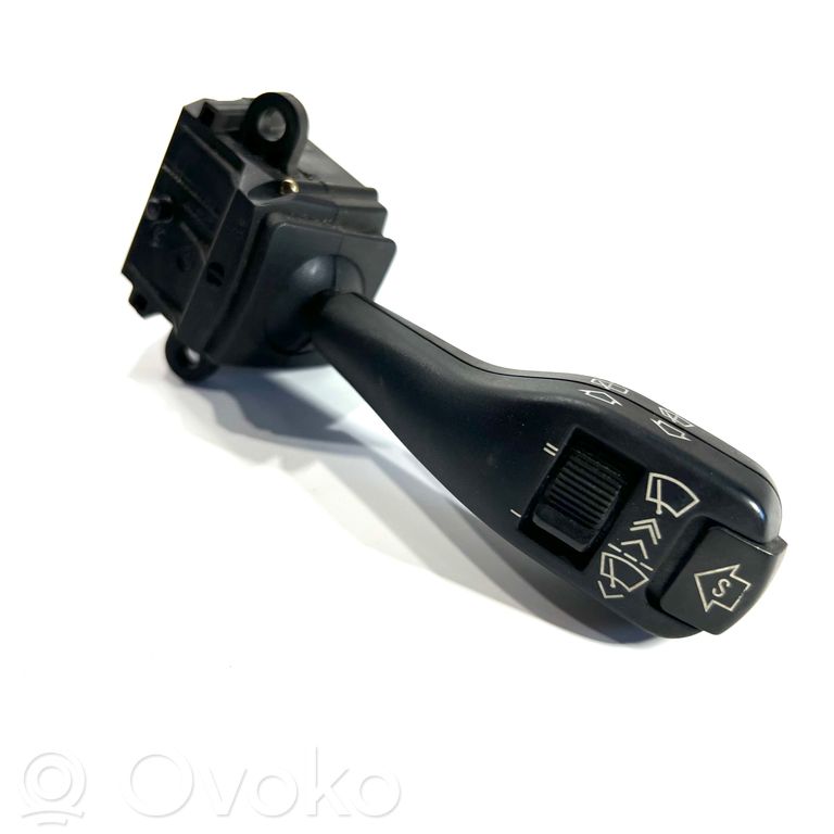 Stikla tīrītāju slēdzis