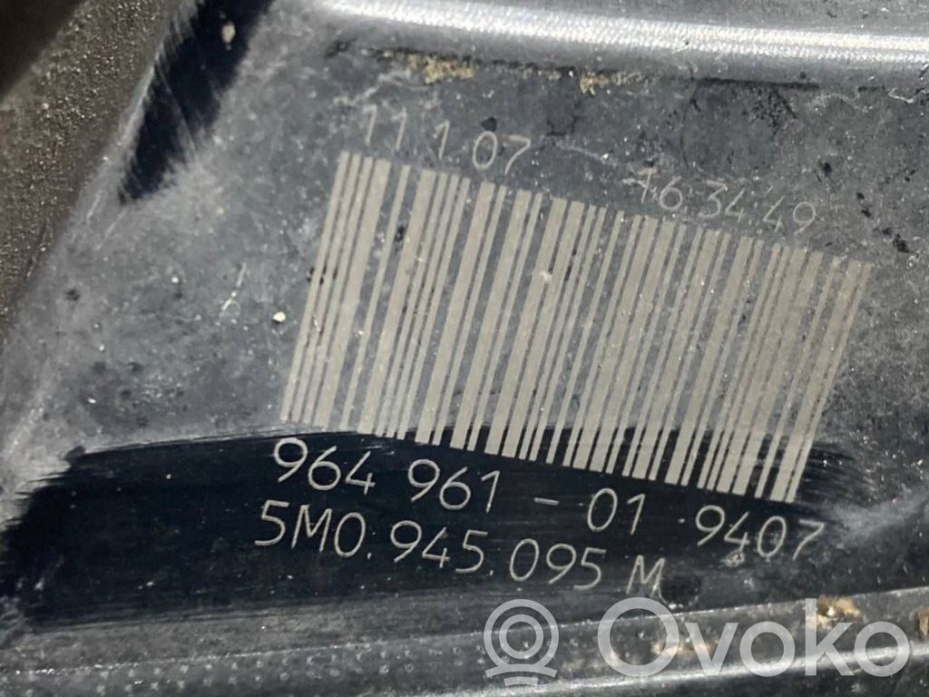 Aizmugurējais lukturis virsbūvē