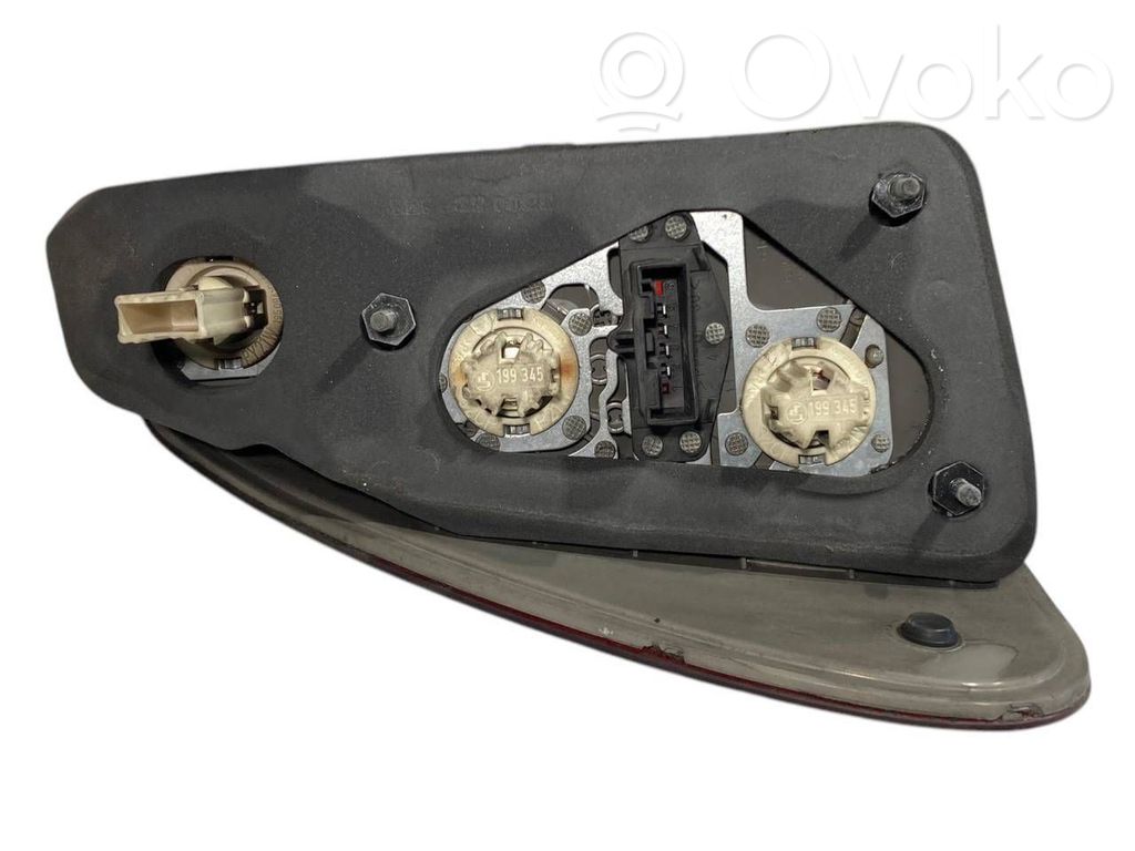 Задний фонарь в кузове