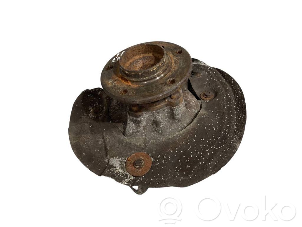 Priekšējā riteņa rumbas vārpstas šarnīrs (stupica, capfa)