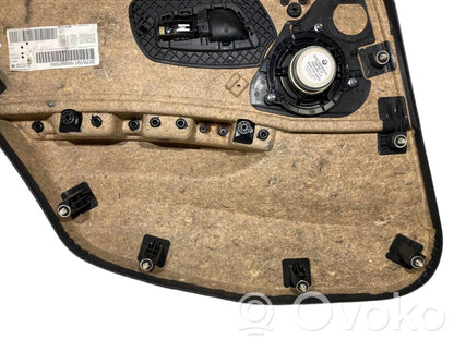 Apšuvums aizmugurējām durvīm