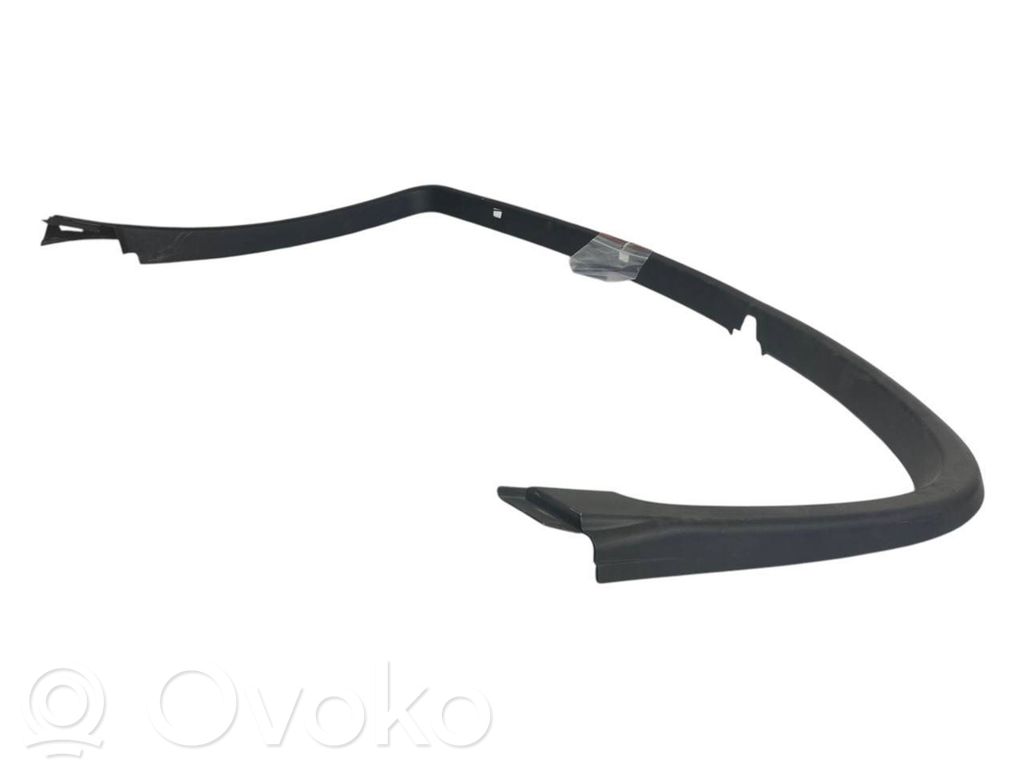 Aizmugurē durvju stikla rāmis