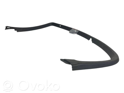 Aizmugurē durvju stikla rāmis