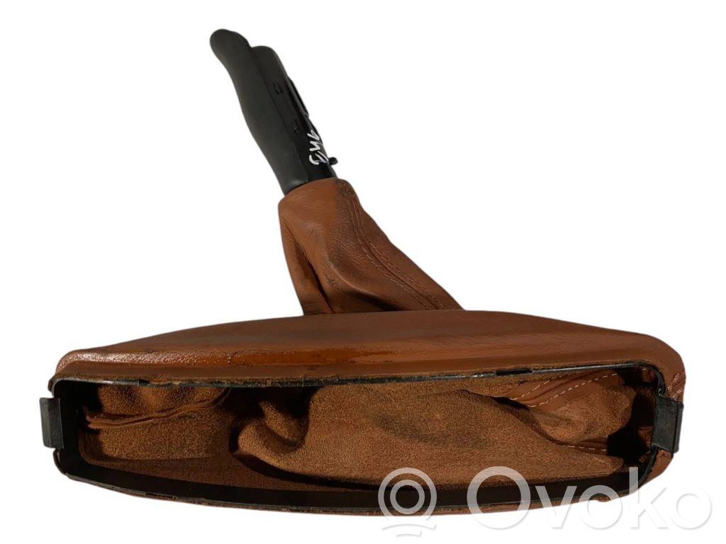 Rokas bremzes dekoratīvā apdare