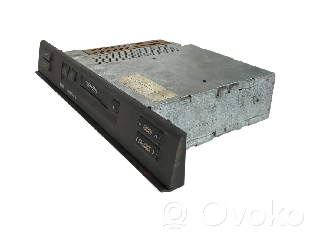 Radio / CD/DVD atskaņotājs / navigācija
