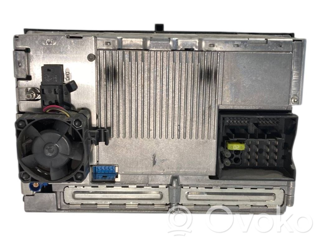 Radio / CD/DVD atskaņotājs / navigācija