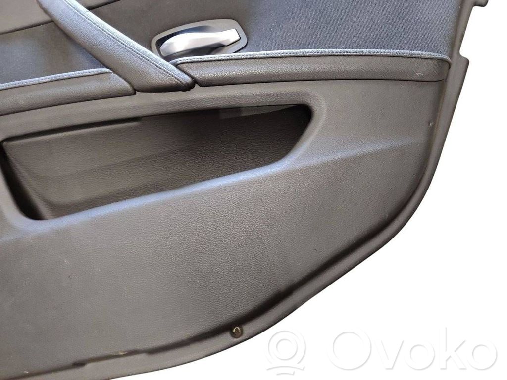 Apšuvums aizmugurējām durvīm