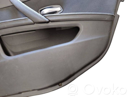 Apšuvums aizmugurējām durvīm