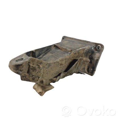 Engine mounting bracket
